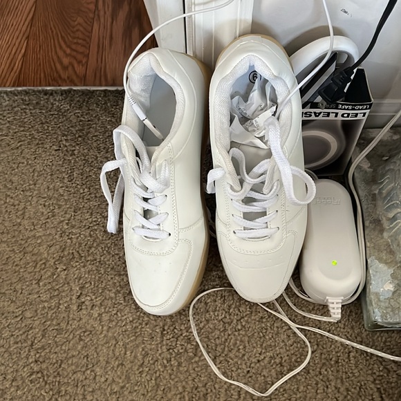 Light up shoes White Size 9 - Picture 2 of 3